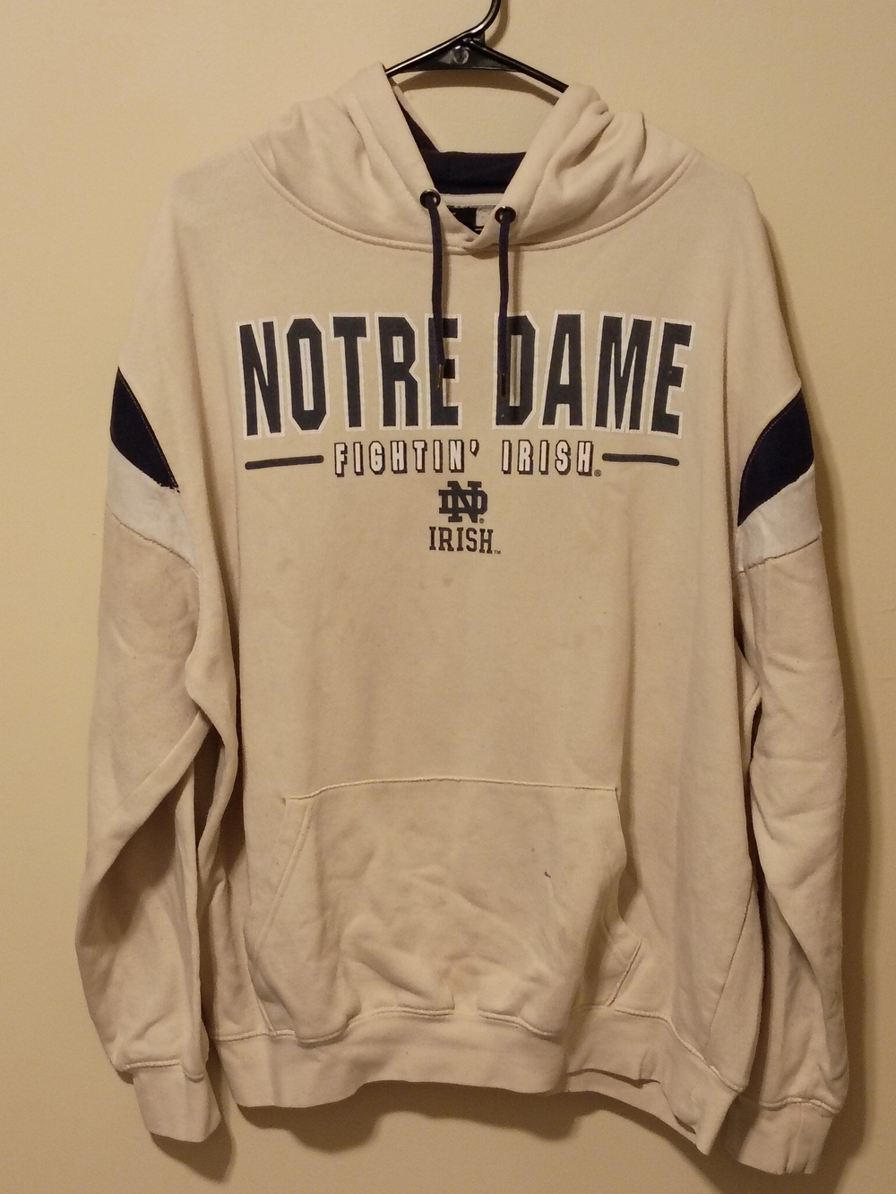 Notre Dame Men's Cream Pullover Hoodie with Navy Graphics